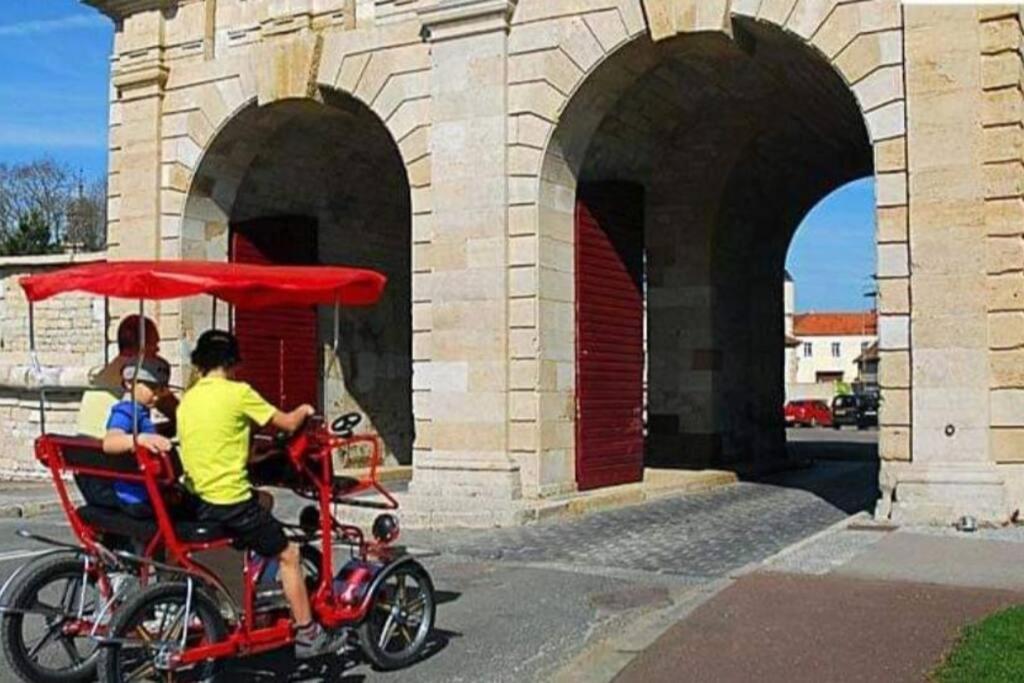Appartement Proche Des Remparts Langres Exteriör bild